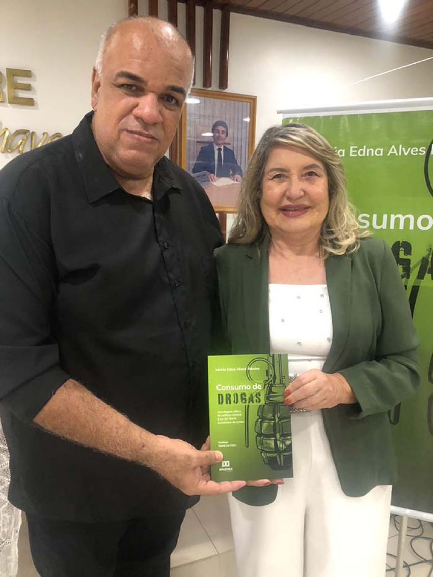 Maria Edna Alves Ribeiro lançou livro em Caruaru