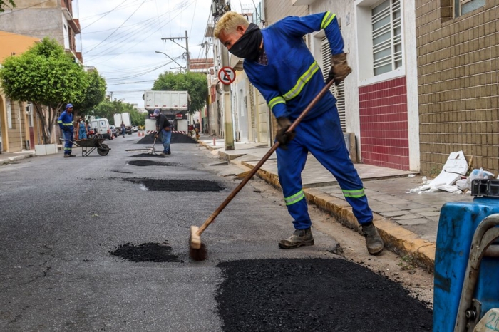 Obras de tapa-buracos beneficiam mais ruas e avenidas de Juazeiro