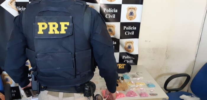 PRF apreende quase 2.500 comprimidos de ecstasy escondidos num carro na BR 407 em Juazeiro