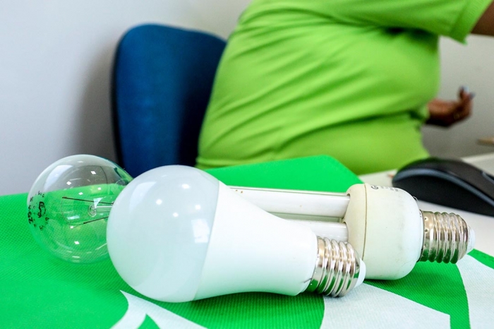 Troca de lâmpadas convencionais por LED acontece até quinta-feira em Juazeiro