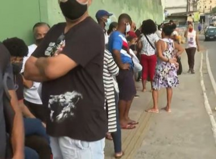 Pais voltam a enfrentar fila em Salvador para garantir matrícula de filhos na rede estadual
