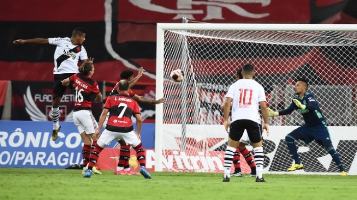 Vasco joga bem e vence com autoridade clássico contra o Flamengo