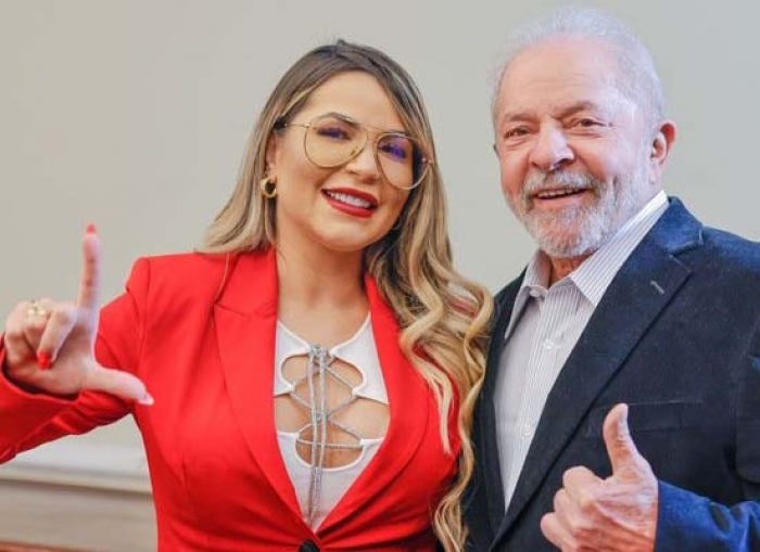 Bolsonaro ironiza encontro de Lula e Deolane Bezerra