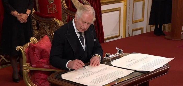 Charles III é proclamado o novo Rei do Reino Unido