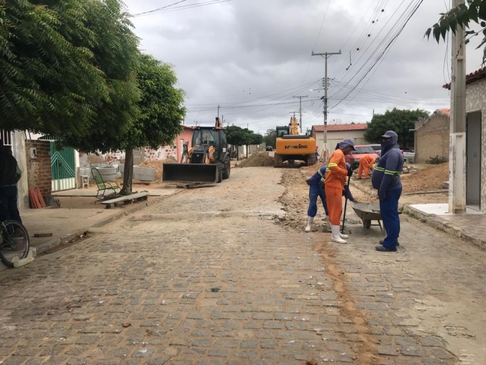 Obras de saneamento em Pinhões avançam e comunidade comemora: 