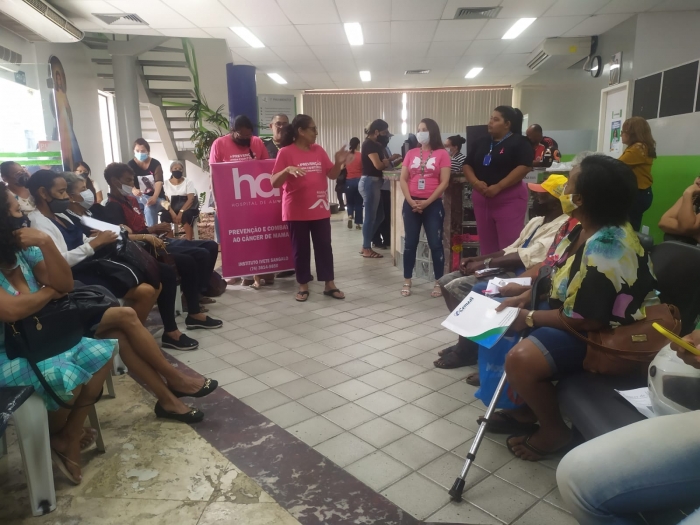 Secretaria de Saúde de Juazeiro promove roda de conversa sobre o Outubro Rosa em sua sede