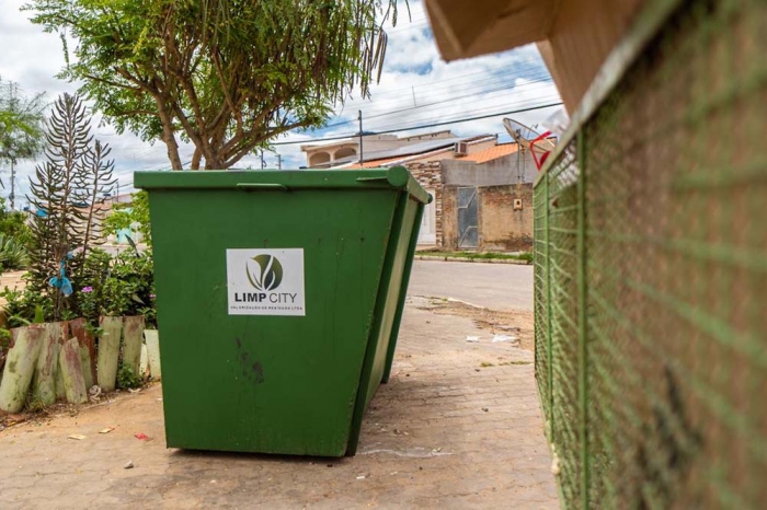 SAAE Juazeiro instala novas caixas coletoras em diversos pontos da cidade e alerta para o descarte correto do lixo