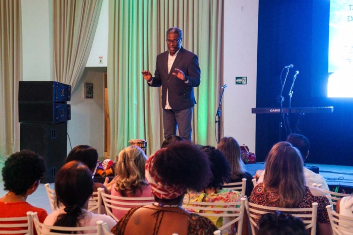 Musicalidade, cultura africana e interação marcam palestra do professor e pesquisador Natanael Santos, promovida pela Prefeitura de Juazeiro