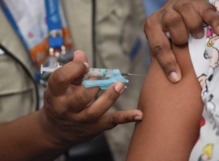 Após decisão judicial, Salvador vai vacinar profissionais da educação de todas as idades