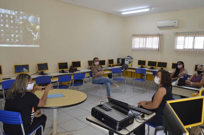 Serviço de orientação sobre tecnologias educacionais auxilia educadores da Rede Municipal de Juazeiro 