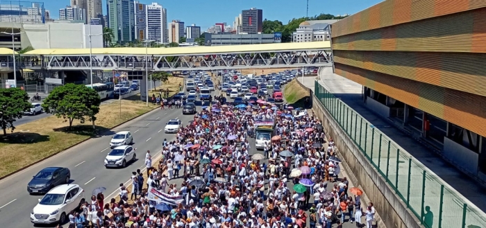 Manifestação de enfermeiros deixa trânsito parado em Salvador