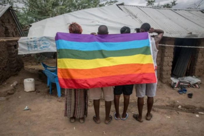 Uganda aprova lei que impõe pena de morte a homossexuais