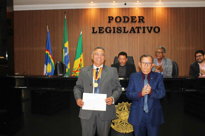 Câmara de Vereadores de Petrolina concede medalha Dom Malan ao jornalista Carlos Laerte