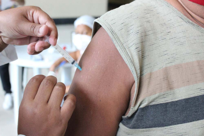 Juazeiro atualiza cartão de vacina dos moradores do Residencial Brisa da Serra neste sábado