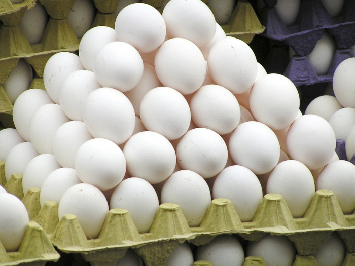 Cadê o carro do ovo? Alimento vira “artigo de luxo” e fica distante das mesas das famílias