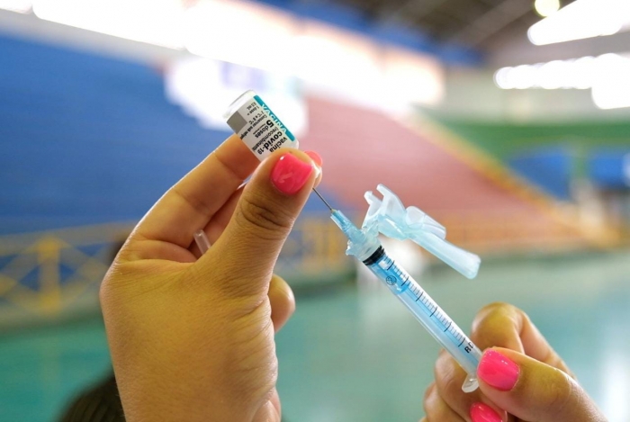 Vacinação com primeira dose para idosos faltosos segue nesta sexta-feira em Petrolina