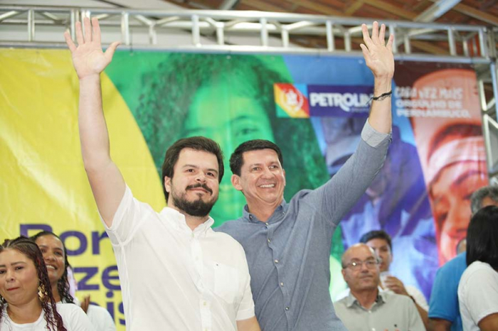 Em Petrolina, Fernando Filho cumpre agenda ao lado do prefeito Simão Durando 