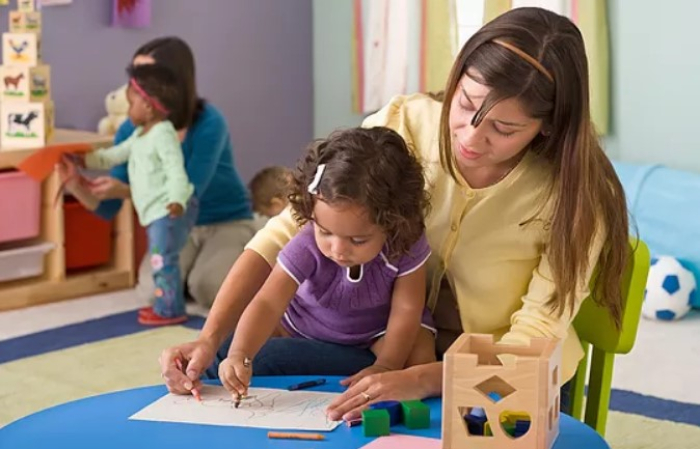 Câmara aprova projeto que obriga escolas a oferecer atendimento especializado a estudantes com autismo