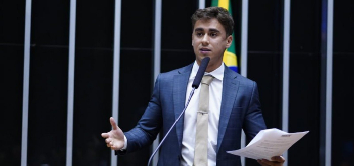 Nikolas Ferreira recebe título de cidadão em Camaçari