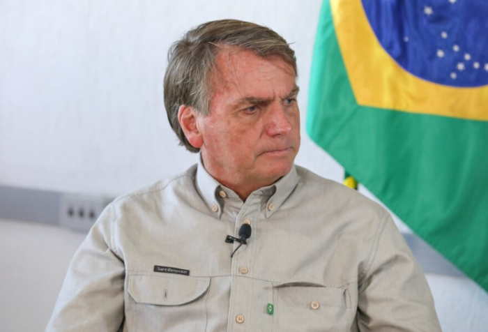 Bolsonaro pede à PF atendimento especial para voo e inclui assessor investigado em comitiva