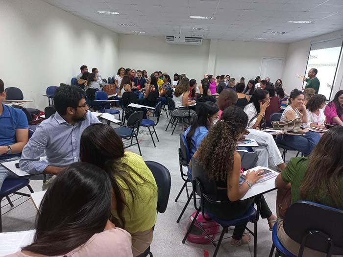 Médicos e enfermeiros da rede municipal de Juazeiro participam de encontro sobre inserção DIU nas UBS
