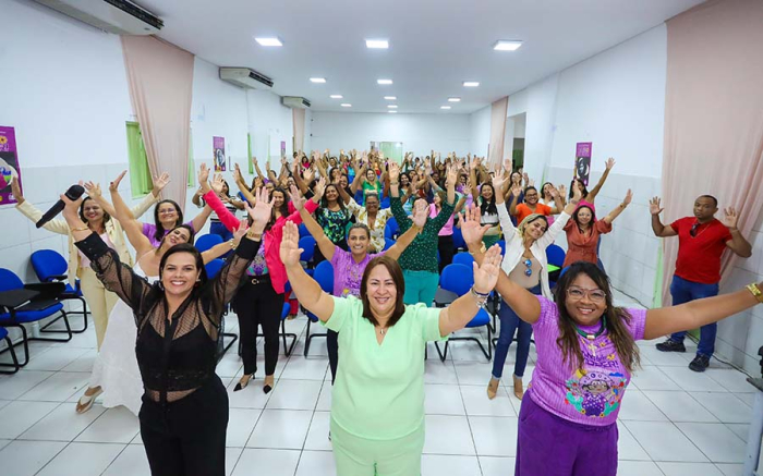 Suzana Ramos celebra Mês da Mulher com servidoras da rede municipal de ensino