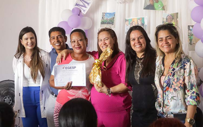Mês da Mulher: Prefeita Suzana Ramos participa das comemorações com as servidoras da limpeza