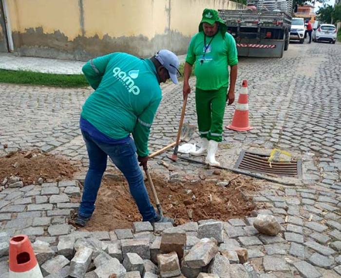 Prefeitura de Juazeiro realiza reposição de calçamento no bairro Santo Antônio após serviço de drenagem