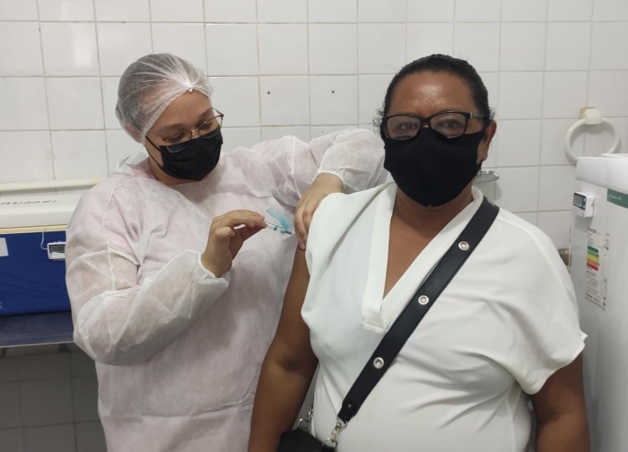 Público destaca emoção e ansiedade ao tomar a vacina contra Covid-19 em Juazeiro